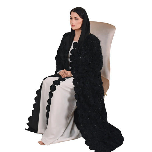 عباية معطف من الفرو الصناعي الأسود المخملي مع فستان داخلي مزين بتطريزات متباينة