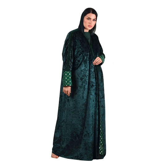 عباية مخملية شتوية مع فستان داخلي