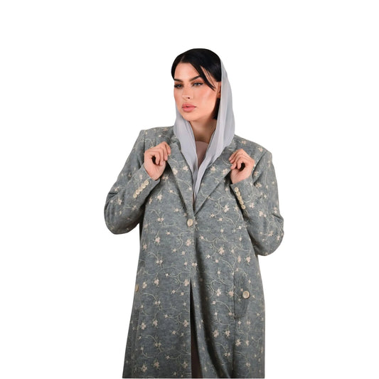 عباية شتوية مزينة بنقوش زهور مع فستان داخلي