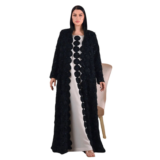 عباية معطف من الفرو الصناعي الأسود المخملي مع فستان داخلي مزين بتطريزات متباينة