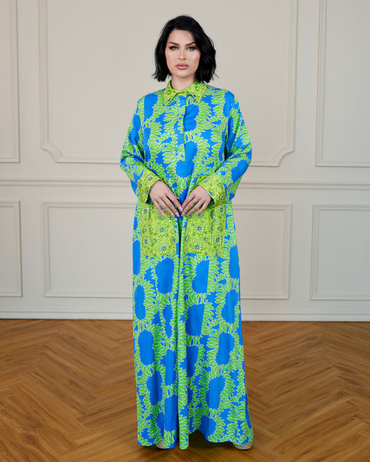 جلابية زرقاء وخضراء منقوشة بياقة وجيوب مطرزة