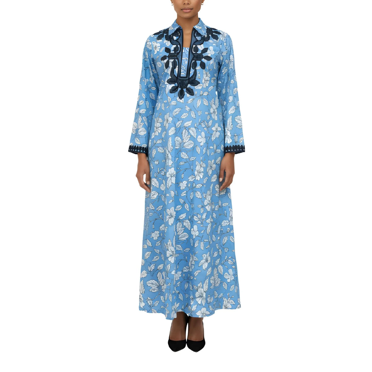 جلابية منقوشة بياقة، بتطريز بيج في الأمام والأكمام، مع جيوب جانبية