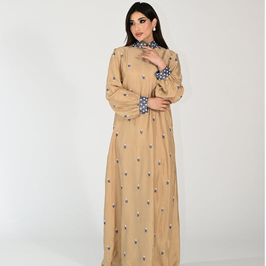 Luxury Kaftan with Embroidery Details on the Collar and Wrist Area, in a Bare-Back Design - in Light Brown Color
