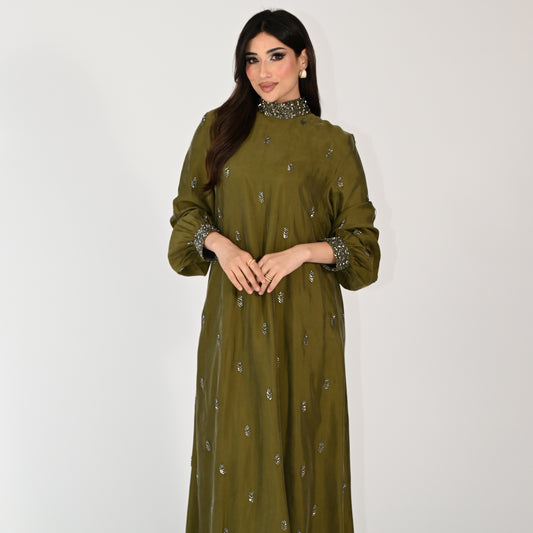 Luxury Kaftan with Embroidery Details on the Collar and Wrist Area, in a Bare-Back Design - in Olive Green Color
