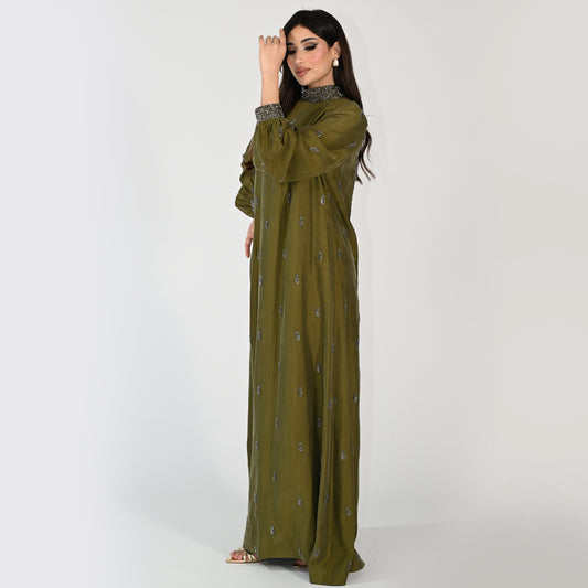Luxury Kaftan with Embroidery Details on the Collar and Wrist Area, in a Bare-Back Design - in Olive Green Color