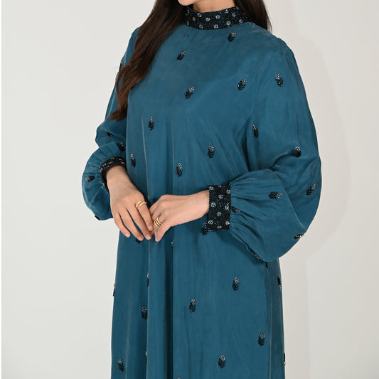 Luxury Kaftan with Embroidery Details on the Collar and Wrist Area, in a Bare-Back Design - in Teal Color